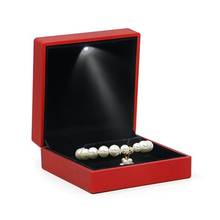 Caja de pulsera cuadrada para boda, anillo colgante con luz LED, caja de regalo de joyería 634C 2024 - compra barato