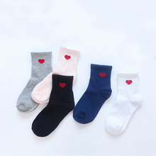 Новые хлопковые милые теплые носки с сердечками для женщин, осенне-зимние спортивные носки для досуга Чистый хлопок Meias 2024 - купить недорого