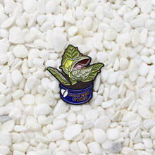Broche de esmalte criativo, uma planta verde cultivada em um vaso de flores azul, broche de lapela, folhas grandes, crachá de grão de café 2024 - compre barato