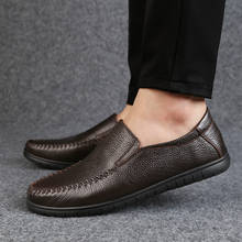 2021 novo masculino sapatos de condução preto marrom deslizamento-em apartamentos mocassins de couro genuíno dos homens sapatos de negócios macios casuais 2024 - compre barato