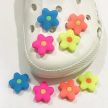 Abalorios de PVC con flores noctilucentes, accesorios con hebilla, mochilas, pulseras, zapatos, regalo para niñas, 8 Uds. 2024 - compra barato