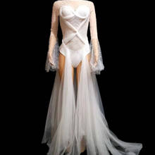Сексуальное Белое полупрозрачное Сетчатое платье со шлейфом и жемчугом; женские Комбинезоны для торжественных случаев; сценическое платье для певицы; танцевальные костюмы 2024 - купить недорого