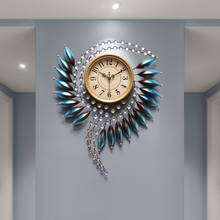 Reloj de pared de lujo ligero de estilo europeo para sala de estar, reloj decorativo silencioso, de bolsillo, de pluma 2024 - compra barato