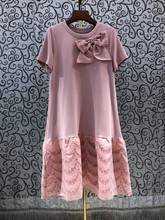 Женское Хлопковое платье-футболка, повседневное длинное платье до колен с круглым вырезом и бантом, с коротким рукавом, розового и белого цвета, лето 2021 2024 - купить недорого