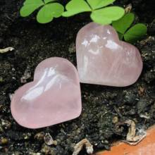 Piedra curativa de cuarzo rosa Natural para decoración del hogar, adornos de cristal, Gema de Reiki, 2 uds. 2024 - compra barato