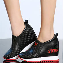 Tênis feminino de couro legítimo, calçado casual respirável com salto alto, sandália gladiadora 2024 - compre barato