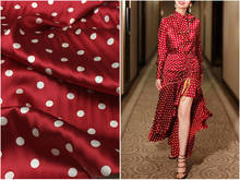 Тяжелая шелковая ткань новая летняя 19 мм красная нижняя белая в горошек шелкопрядная шелковая атласная ткань для платья 2024 - купить недорого