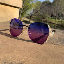 Женские солнцезащитные очки без оправы Cubojue, стразы, элегантные коричневые солнцезащитные очки с бриллиантами, UV400 2024 - купить недорого