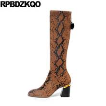 Botas femininas pretas de salto alto, botas de outono e inverno de pele de cobra, sapatos de bloco de pele de cobra, bico redondo, marrom, joelho europeu, luxo, 2021 2024 - compre barato