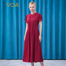 Женское жаккардовое однобортное платье VOA, шелковое Плиссированное свободное с круглым вырезом и трехмерной талией, лето цвет: розовый Кармин, AE709, 2021 2024 - купить недорого