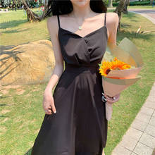 Платье женское Плиссированное средней длины, однотонное элегантное ТРАПЕЦИЕВИДНОЕ с V-образным вырезом, на бретелях-спагетти, в Корейском стиле, без рукавов, в стиле ретро, элегантное черное, на лето 2024 - купить недорого