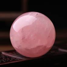 Esfera de cristal de cuarzo rosa Natural, piedras curativas, decoración para habitación, base libre 2024 - compra barato