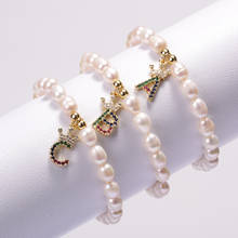 Alfabeto inicial de perlas de agua dulce para mujer, 26 colores, corona de circonio, letras, colgante dorado, pulsera de diseño elegante 2024 - compra barato
