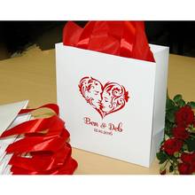 Индивидуальные Романтические свадебные подарочные пакеты с красным сердцем с атласной лентой и именами, индивидуальные элегантные бумажные пакеты, белые и красные пакеты 2023 - купить недорого