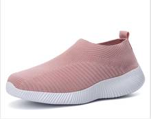 Mocassins femininos de malha respirável, sapatos de verão e primavera de malha com plataforma plana, sem cadarço para mulheres, preto e azul 2024 - compre barato