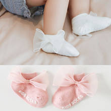 Новые милые Нескользящие носки с бантиком на лето и осень для малышей носки для новорожденных девочек Мягкие хлопковые носки для маленьких девочек 0-1-3 лет 2024 - купить недорого