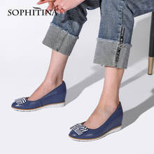 Sophitina sapatos femininos de pele de carneiro, sapatos artesanais verde e azul da moda com cunha para aumento interno e confortável para mulheres c595 2024 - compre barato
