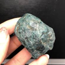 Espécimen de piedra mineral de piedra de apatita Natural en bruto 2024 - compra barato