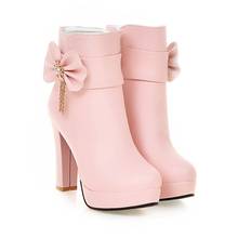 2019 осенние корейские женские розовые модельные ботиночки, туфельки для принцесс с бантиком на высоком каблуке, черные и белые Зимние ботильоны на платформе 2024 - купить недорого