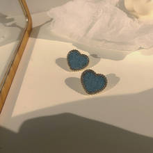 Женские сережки-гвоздики в стиле ретро, синие джинсовые сережки в форме сердца, Золотые сережки с металлическим сердечком, вечерние ювелирные изделия, 2020 2024 - купить недорого