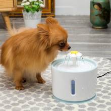 Fuente de agua para mascotas, dispensador de agua potable inteligente y automático, con iluminación LED USB de 2,4 L, bebedero para perros y gatos 2024 - compra barato