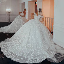 Милое Свадебное платье с 3D цветами, бабочками, Дубай, с открытыми плечами и V-образным вырезом, кружевные вечерние платья для невесты, белое цветочное свадебное платье 2021 2024 - купить недорого