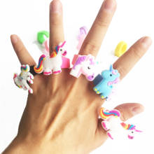 Anillos de goma con diseño de unicornio para niñas, sortija de goma con diseño de arcoíris, perfecto para regalos de cumpleaños, fiestas de Navidad, 10 Uds. 2024 - compra barato