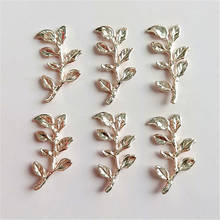 Pingente folha vazada folha cor dourada 50 emuletos para colar joias casamento broche acessórios 2024 - compre barato