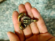 Китайская античная латунь fengshui Скорпион маленькая статуя Металлические ремесла семейные украшения Пряжка для ключей ожерелье pandent 2024 - купить недорого