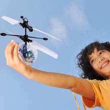 Pelota voladora de inducción para niños, juguete con carga segura por USB, helicóptero, luz LED de cristal, Sensor infrarrojo, gran oferta 2024 - compra barato