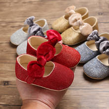 Sapatinhos para bebês recém-nascidos, sapatos de berço para meninas, com sola macia e laço, tênis prewalker, 0-18m 2024 - compre barato