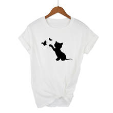 Женская футболка с принтом кошки и бабочки, хлопковая Повседневная забавная футболка для девушек и женщин, хипстерская футболка, Прямая поставка 2024 - купить недорого
