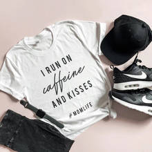 Camiseta Momlife con estampado "I Run On" para mujer, camisa divertida con eslogan Grunge, regalo del Día de la madre, camisetas, envío directo 2024 - compra barato