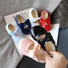 Bebê da criança bonito sapatos de couro patente bowknot macio princesa vestido sapatos dedo do pé redondo meninas festa casamento dança apartamentos mocassins 2024 - compre barato