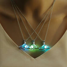 2020 nova luminosa oco pingente colar de corrente longa brilho no escuro colares moda brilhante asa forma jóias para mulher 2024 - compre barato