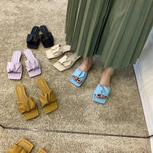 Sandalias lisas con punta abierta para mujer, chanclas de tacón plano cómodas, estilo Hada, punta cuadrada, antideslizantes, pliegues, caramelo 2024 - compra barato