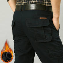 Calça cargo masculina de veludo, calça tipo cargo para homens quente e grossa, calça estilo militar folgada de tamanho grande 2024 - compre barato