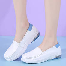 Кроссовки женские прогулочные, кожаная обувь для медсестер, мягкая подошва, удобная обувь для медсестер, белые, 2021 2024 - купить недорого