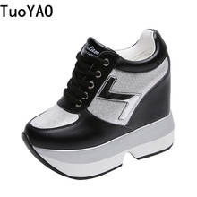 Zapatillas de deporte informales de cuero para mujer, zapatos blancos con plataforma, tacones de 10CM, cuña transpirable, aumento de altura, otoño 2024 - compra barato