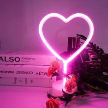 Luminária decorativa de led em neon com coração, lâmpada para decoração de mesa em neon com base para meninos e meninas, quarto de presente exclusivo 2024 - compre barato
