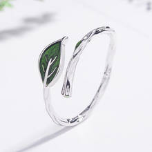 Anéis femininos pequenos de folhas e ramos, anéis ajustáveis simples com folhas verdes e folhas abertas, joia estilosa para presente 2024 - compre barato