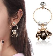 Vintage Hyperbole Honey Asymmetric Bee Imitation Pearl Earrings Golden Metal Animal Bee Stud Earrings Women Fashion Jewelry 2024 - buy cheap