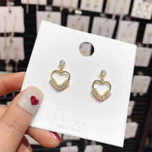 Женские серьги-гвоздики с простым металлическим кристаллом в форме сердца, серьги золотого цвета, модные ювелирные изделия, 2020 2024 - купить недорого