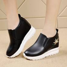 Mocasines de talla grande para mujer, zapatos de plataforma con cuñas, mocasines blancos sin cordones bordados, informales, para Primavera, 2020, 8396C 2024 - compra barato