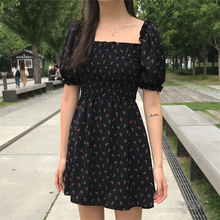 Шифоновое цветочное короткое платье-мини в стиле бохо, с квадратным вырезом 2024 - купить недорого