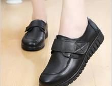 Mocassins femininos de couro legítimo preto, sapatos baixos casuais para mulheres, loafers, bailarina grandes 2024 - compre barato
