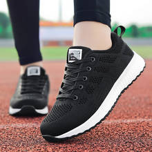 Tênis de caminhada respirável feminino, sapato casual de rede respirável com cadarço, sem salto, tênis branco vulcanizado para mulheres 2020 2024 - compre barato
