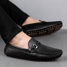 Zapatos informales de diseñador para hombre, zapatillas transpirables de moda, color blanco y negro, sin cordones, mocasines de cuero genuino 2024 - compra barato