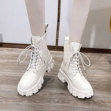 Ботинки мартинсы женские в британском стиле с круглым носком на шнуровке средней длины Модные индивидуальные мотоциклетные ботинки на среднем каблуке женские короткие ботинки 2024 - купить недорого