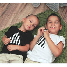 Летняя детская футболка; Одежда для маленьких мальчиков и девочек черно-белым рисунком, хлопковая футболка с короткими рукавами и круглый вырез; На каждый день; Топ От 1 до 8 лет 2024 - купить недорого
